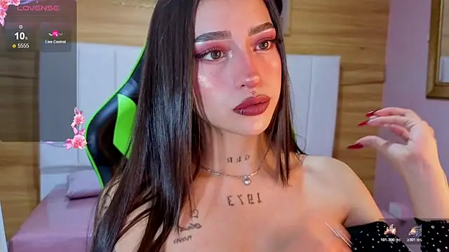 Abril Velvet a  online show from December 4, 12:58 pm