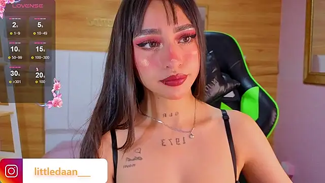 Snapshot of Abril_Velvet_a_ chatting on January 15, 12:54 pm Abril Velvet a online show from January 15, 12:54 pm