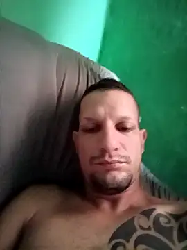 renanvalentim online show from March 24, 12:43 pm