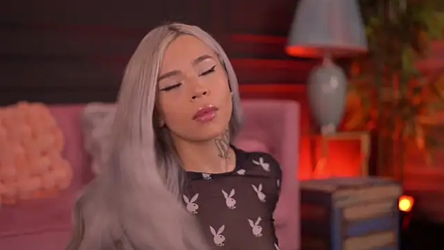 NickyBenz online show from November 8, 7:01 pm