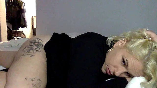 Snapshot of toomuchofafreak chatting on September 8, 6:18 pm toomuchofafreak online show from September 8, 6:18 pm