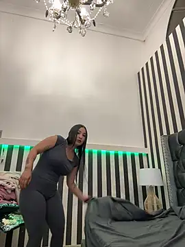 ReinaChloe online show from June 10, 3:50 am