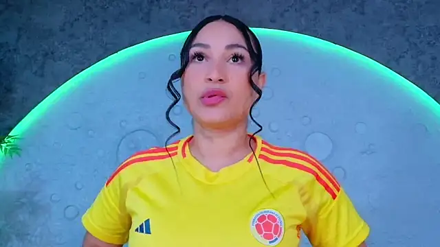 ReinaChloe online show from July 7, 4:22 pm