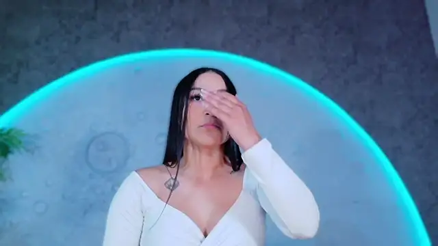 ReinaChloe online show from July 25, 4:26 pm