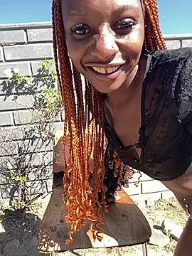 LonelyQueenxx25 online show from June 15, 9:44 am