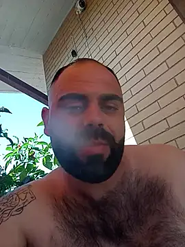 Snapshot of body02081 chatting on June 1, 8:16 am body02081 online show from June 1, 8:16 am