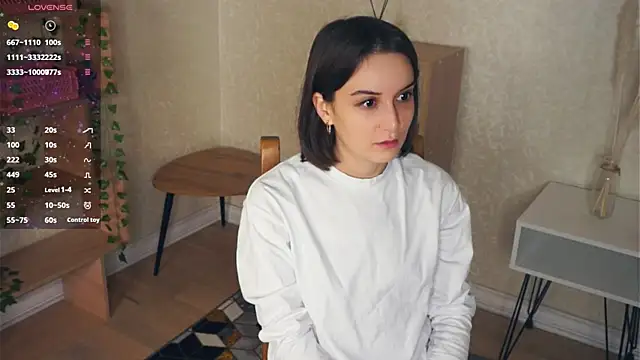 EliseMilby online show from December 19, 7:26 am