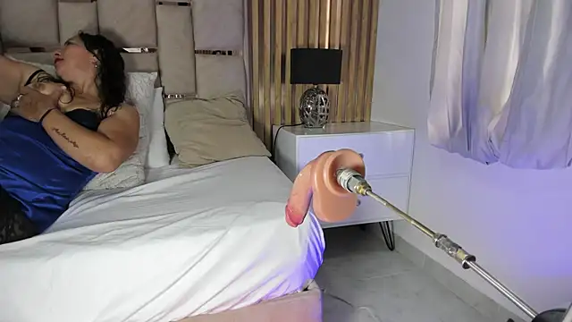 Luna Naughty1 online show from October 4, 7:23 pm