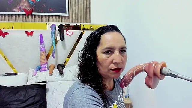 Luna Naughty1 online show from May 5, 6:27 pm