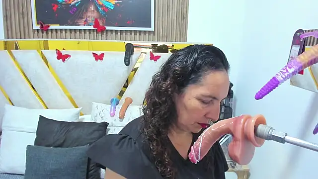 Luna Naughty1 online show from May 21, 7:32 pm