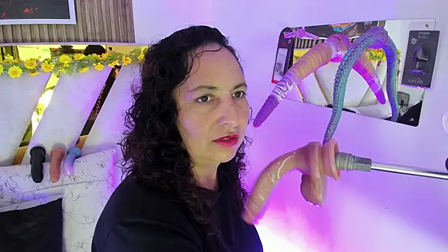 Luna Naughty1 online show from May 27, 5:43 pm