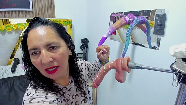 Luna Naughty1 online show from May 29, 7:12 pm