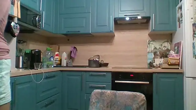 Snapshot of ALICAINWONDERLAND chatting on December 17, 5:30 pm ALICAINWONDERLAND online show from December 17, 5:30 pm