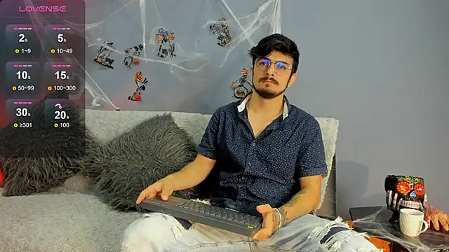AaronFuentes7 online show from October 11, 6:06 pm