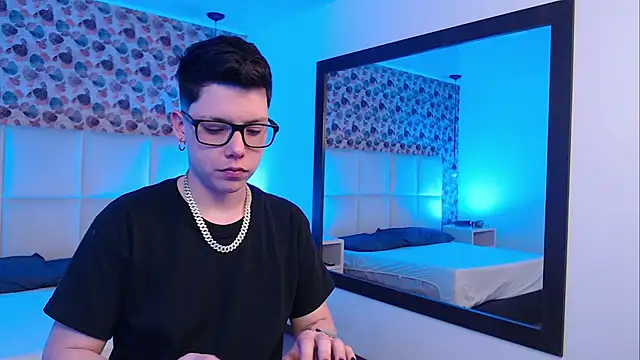 Snapshot of SpencerMontgomery chatting on October 29, 7:37 pm SpencerMontgomery online show from October 29, 7:37 pm