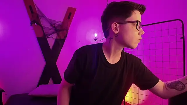 Snapshot of SpencerMontgomery chatting on November 8, 7:34 pm SpencerMontgomery online show from November 8, 7:34 pm