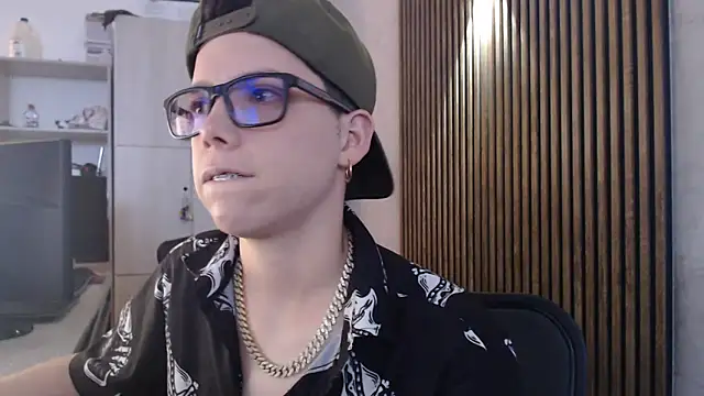 Snapshot of SpencerMontgomery chatting on November 16, 4:34 pm SpencerMontgomery online show from November 16, 4:34 pm