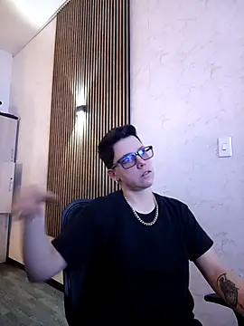 Snapshot of SpencerMontgomery chatting on November 17, 5:19 pm SpencerMontgomery online show from November 17, 5:19 pm