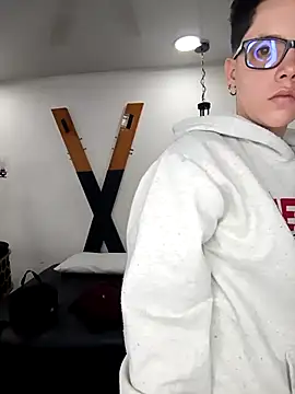 Snapshot of SpencerMontgomery chatting on November 23, 4:40 pm SpencerMontgomery online show from November 23, 4:40 pm