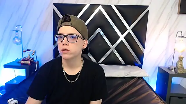 Snapshot of SpencerMontgomery chatting on November 30, 4:33 pm SpencerMontgomery online show from November 30, 4:33 pm