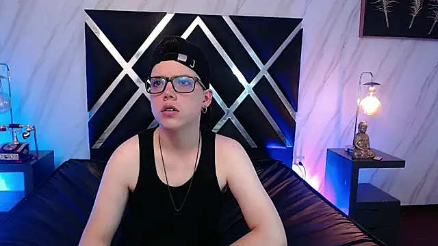 Snapshot of SpencerMontgomery chatting on December 4, 7:55 pm SpencerMontgomery online show from December 4, 7:55 pm