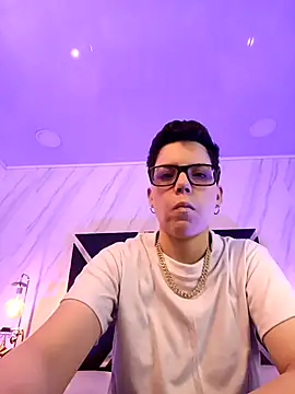 Snapshot of SpencerMontgomery chatting on December 13, 7:53 pm SpencerMontgomery online show from December 13, 7:53 pm