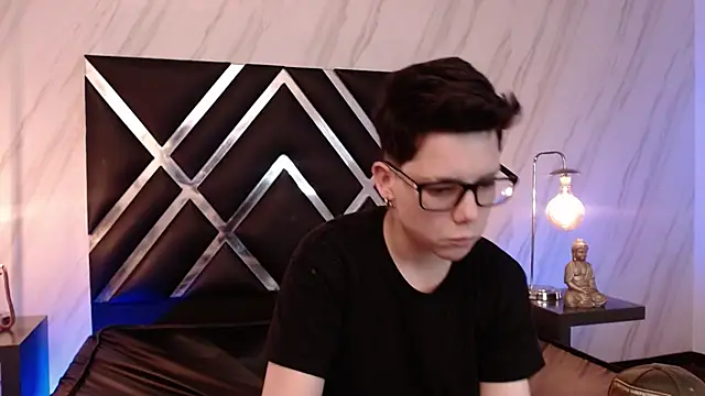 Snapshot of SpencerMontgomery chatting on December 16, 12:04 am SpencerMontgomery online show from December 16, 12:04 am