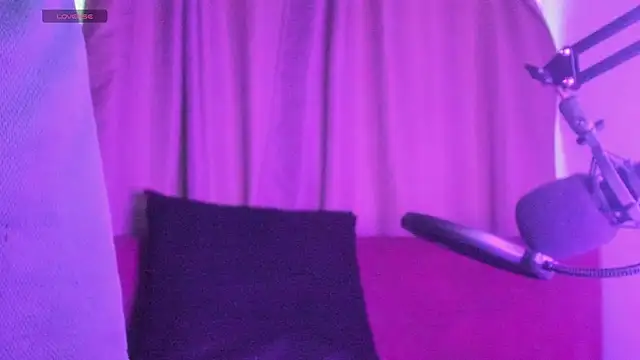 elfernh online show from September 27, 8:03 pm