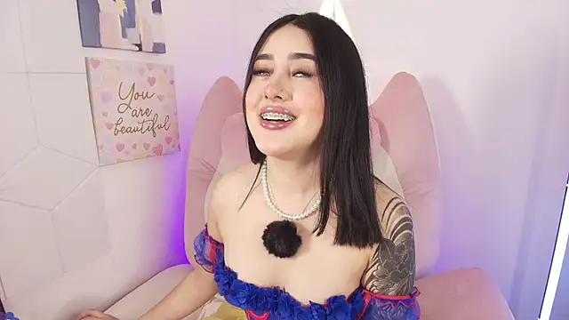 Snapshot of justonecute chatting on May 28, 3:04 am justonecute online show from May 28, 3:04 am