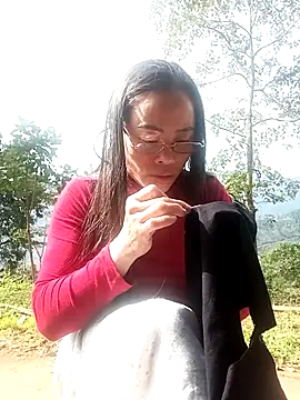 Snapshot of CoMay003 chatting on November 24, 2:33 am CoMay003 online show from November 24, 2:33 am