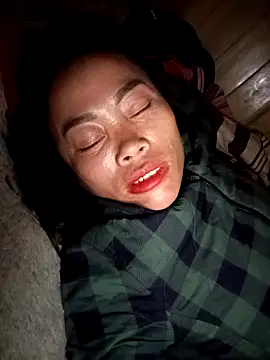 Snapshot of CoMay003 chatting on December 2, 7:42 pm CoMay003 online show from December 2, 7:42 pm