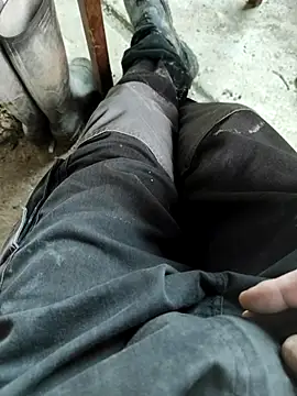 Snapshot of hansvonerotic1 chatting on October 22, 10:37 am hansvonerotic1 online show from October 22, 10:37 am