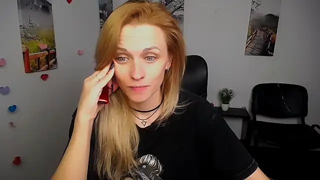 Snapshot of PeppyMia chatting on November 25, 10:59 am PeppyMia online show from November 25, 10:59 am