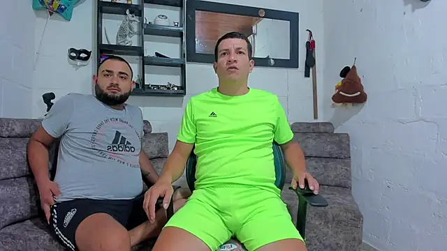 Snapshot of DuoPerverxs chatting on November 6, 7:04 pm DuoPerverxs online show from November 6, 7:04 pm