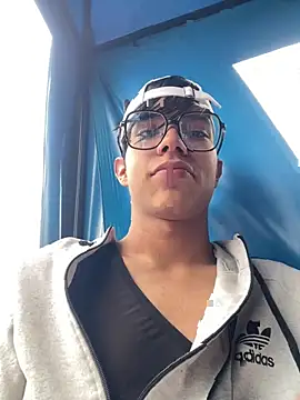 Snapshot of diegoand0911 chatting on May 29, 3:54 pm diegoand0911 online show from May 29, 3:54 pm