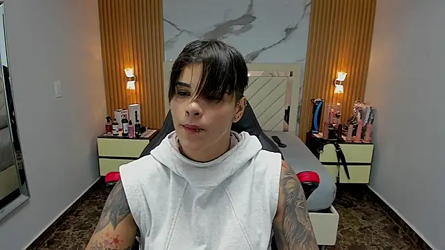 KAROLLJONES1 online show from November 5, 7:25 pm