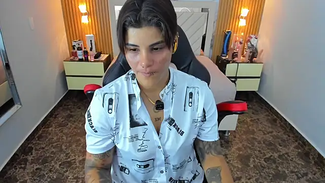 KAROLLJONES1 online show from November 27, 7:38 pm