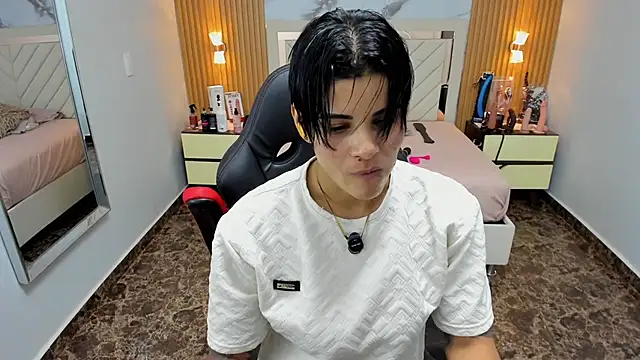 KAROLLJONES1 online show from January 6, 7:17 pm