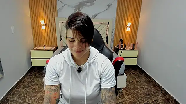 KAROLLJONES1 online show from February 17, 7:31 pm