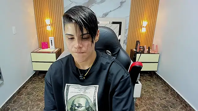 KAROLLJONES1 online show from February 18, 7:43 pm