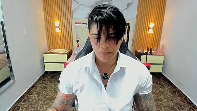 KAROLLJONES1 online show from April 24, 7:16 pm