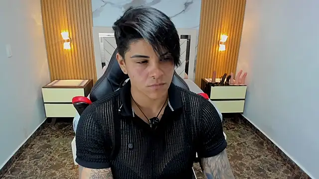 KAROLLJONES1 online show from April 27, 7:12 pm