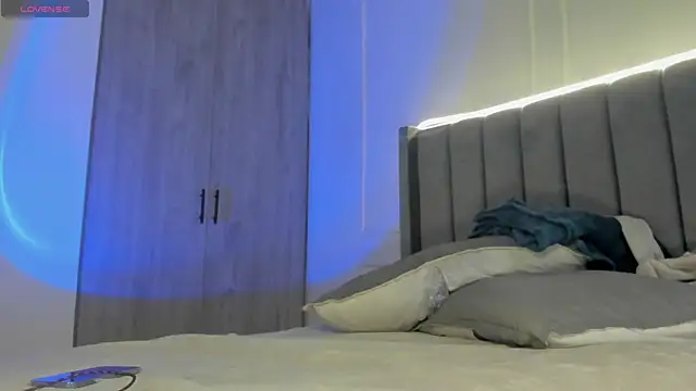 Snapshot of Ice_Princess_ chatting on October 29, 1:13 pm Ice Princess online show from October 29, 1:13 pm