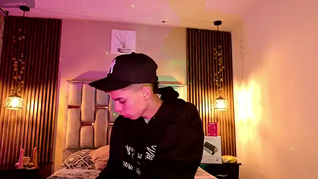 Room 69x online show from April 27, 12:47 pm