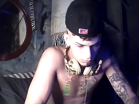 Snapshot of crisrummer chatting on October 21, 12:28 pm crisrummer online show from October 21, 12:28 pm