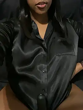 Snapshot of Sipsdoll chatting on February 24, 6:33 am Sipsdoll online show from February 24, 6:33 am