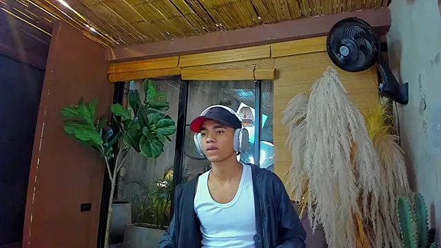 AlanCutee online show from November 29, 11:35 am