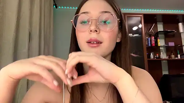 Adel strongwoman online show from December 13, 7:53 pm