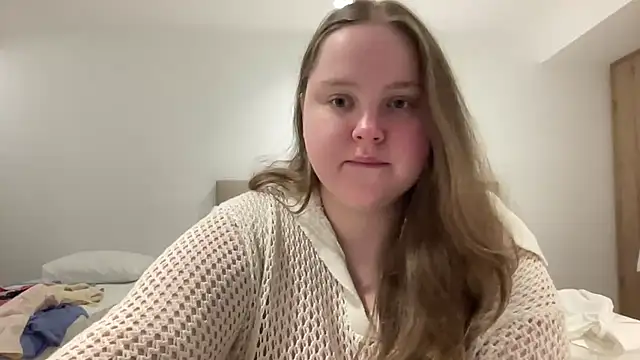 Snapshot of Alice898 chatting on September 13, 6:18 pm Alice898 online show from September 13, 6:18 pm