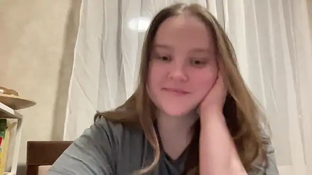 Snapshot of Alice898 chatting on September 25, 9:18 pm Alice898 online show from September 25, 9:18 pm